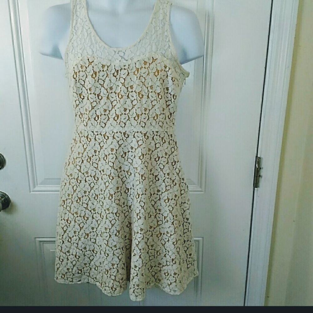 (3/$20) I ( heart) RONSON cream sleeveless lace dress